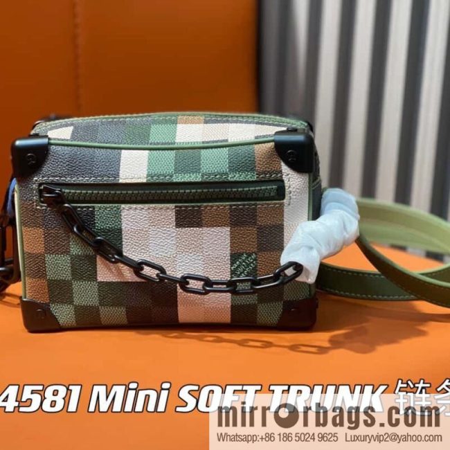 [Original order boutique] M24581 camouflage plaid men\'s bag box bag series Virgil Abloh 2024 early spring Mini SOFT TRUNK chain bag, M44735