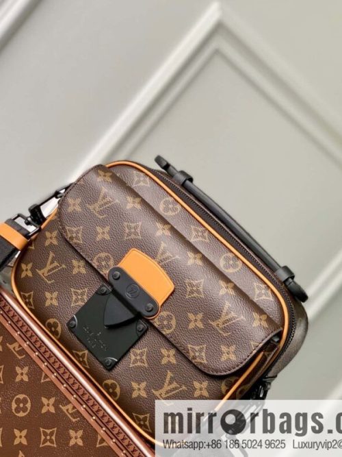 M46688 monogram yellow leather, men\'s bag messenger bag series, this S Lock messenger bag.