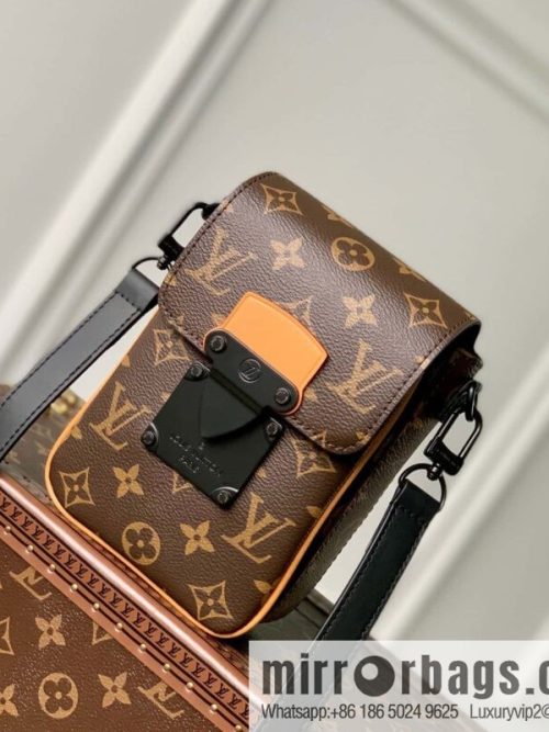 M81522 S-LOCK VERTICAL mini handbag