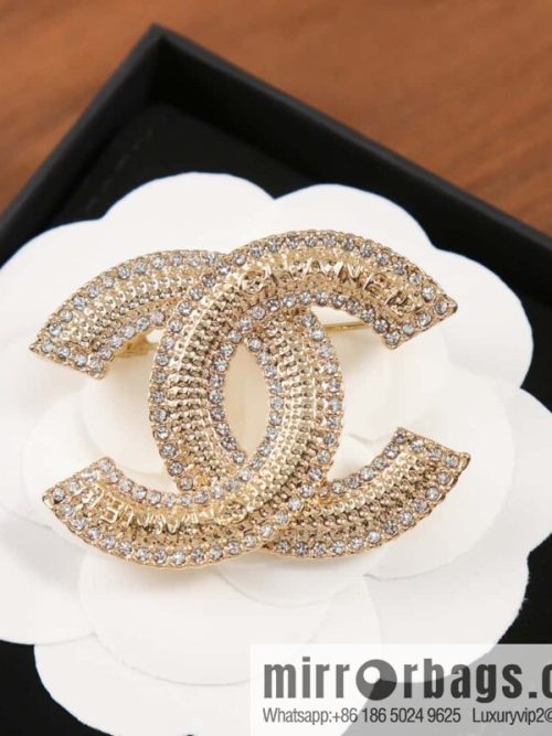☀️New ☑️ Chanel Double C with Diamond Letter Brooch ☀️