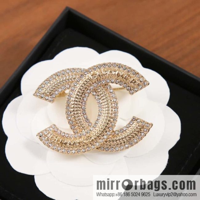 ☀️New ☑️ Chanel Double C with Diamond Letter Brooch ☀️