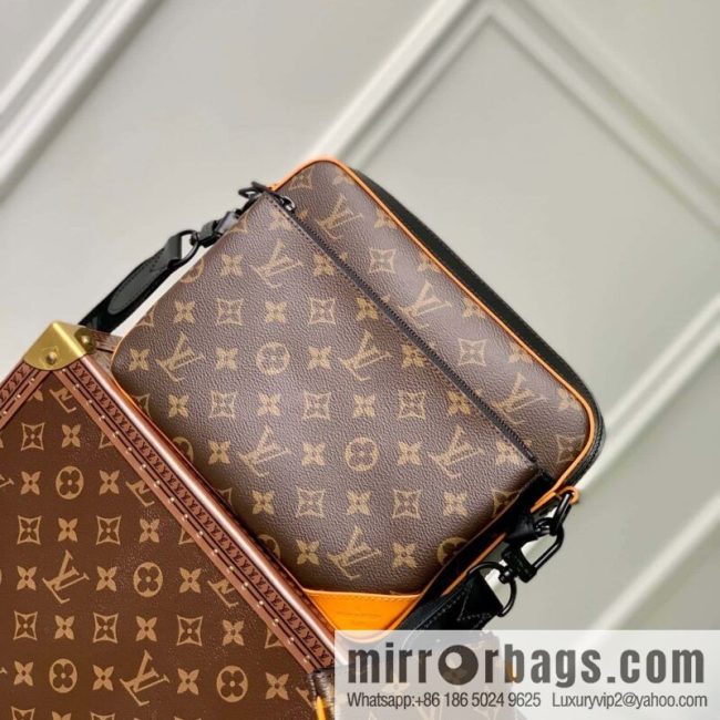 M46694 New TRIO messenger bag for the season