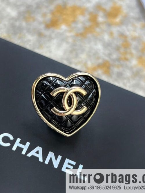 New CHANEL Chanel double c peach heart brooch