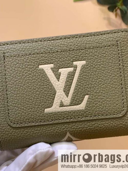 LV M82370 Cléa Wallet
