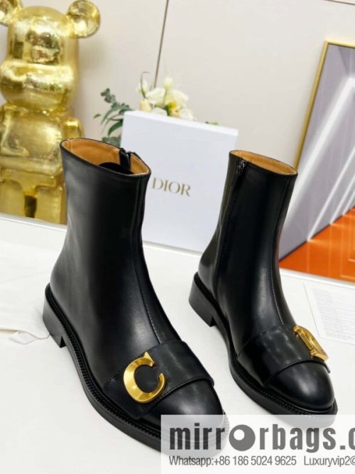 🐰🐰Dior\'s latest fashion show in early spring haute couture series, metal letter logo hardware buckle short boots