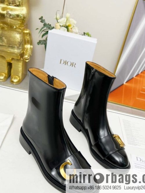 🐰🐰Dior\'s latest fashion show in early spring haute couture series, metal letter logo hardware buckle short boots
