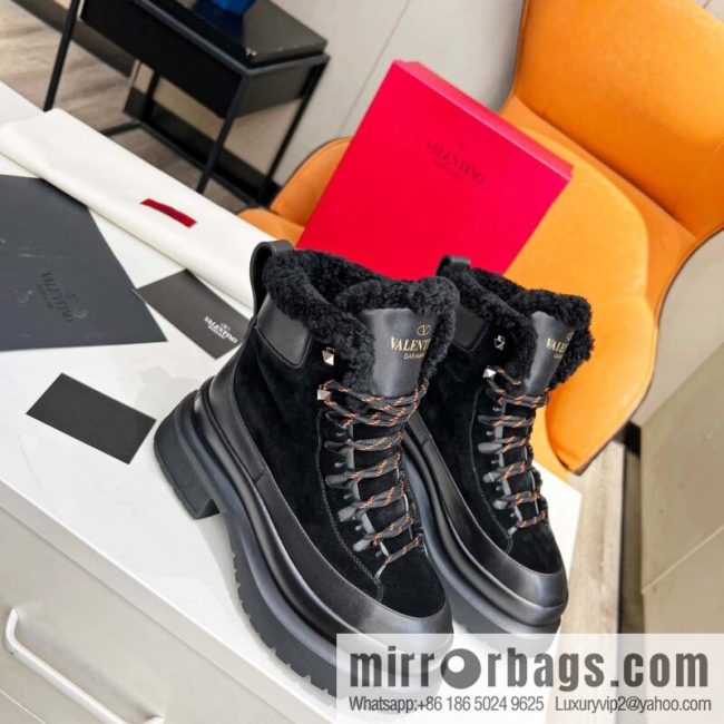 🐰🐰𝑉𝐴𝐿𝐸𝑁𝑇𝐼𝑁𝑂 Valentino ☺ | 💫 purchasing level 🔍 classic Valentino real hair nail boots