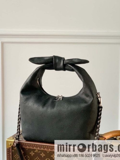 M20700 M20703 WHY KNOT Small handbag