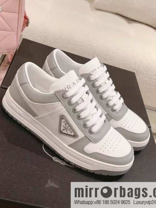 🐰🐰Prada ss23 new arrival~ Prada 2023 | New triangular standard couple men\'s and women\'s board shoes