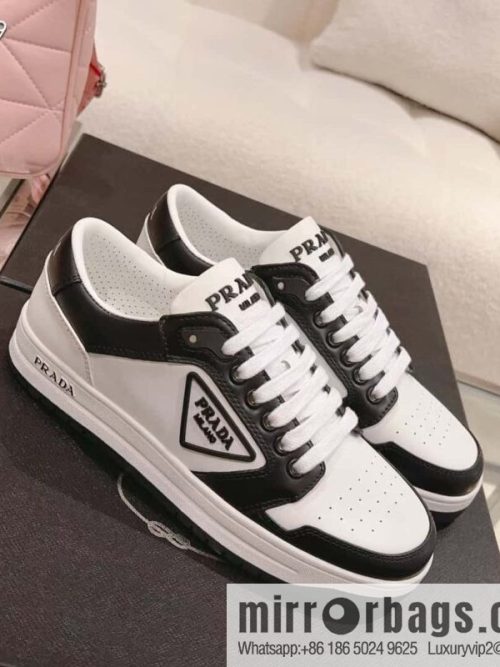 🐰🐰Prada ss23 new arrival~ Prada 2023 | New triangular standard couple men\'s and women\'s board shoes