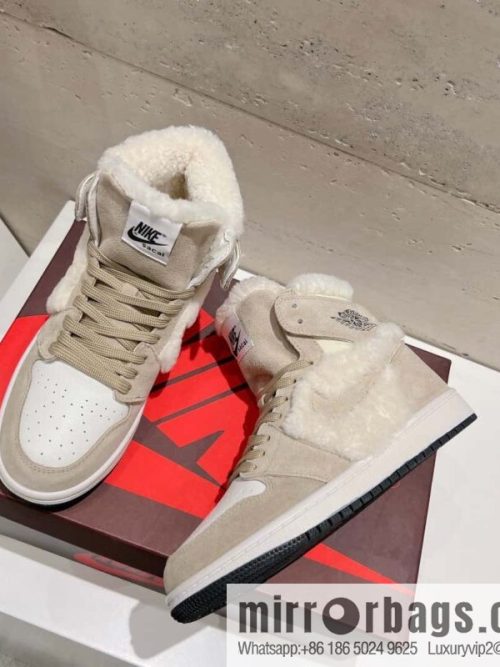 🐰🐰[Couple] Top version 🌈🌈🌈 Nike Nike WMNS Air Jordan 1 Mid \"Light Bone\" AJ1 Jordan generation Chinese help classic retro culture leisure sports basketball shoes