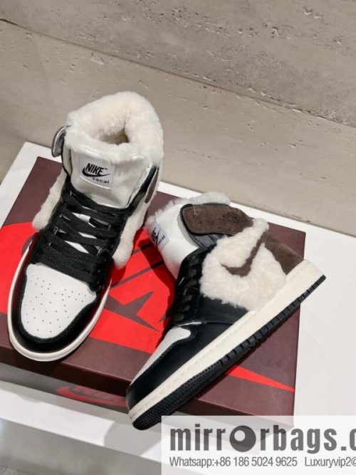 🐰🐰[Couple] Top version 🌈🌈🌈 Nike Nike WMNS Air Jordan 1 Mid \"Light Bone\" AJ1 Jordan generation Chinese help classic retro culture leisure sports basketball shoes
