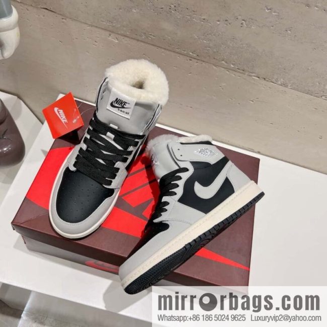 🐰🐰[Couple] Top version 🌈🌈🌈 Nike Nike WMNS Air Jordan 1 Mid \"Light Bone\" AJ1 Jordan generation Chinese help classic retro culture leisure sports basketball shoes