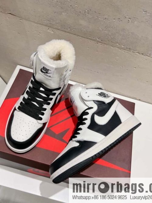🐰🐰[Couple] Top version 🌈🌈🌈 Nike Nike WMNS Air Jordan 1 Mid \"Light Bone\" AJ1 Jordan generation Chinese help classic retro culture leisure sports basketball shoes