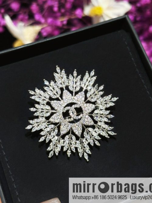 ☀️New ☑️ Chanel Double C Full Diamond Snowflake ❄️ Brooch ☀️