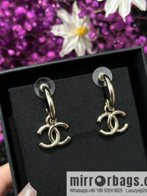 ☀️New ☑️ Chanel C2 double c glossy stud earrings