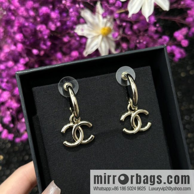 ☀️New ☑️ Chanel C2 double c glossy stud earrings