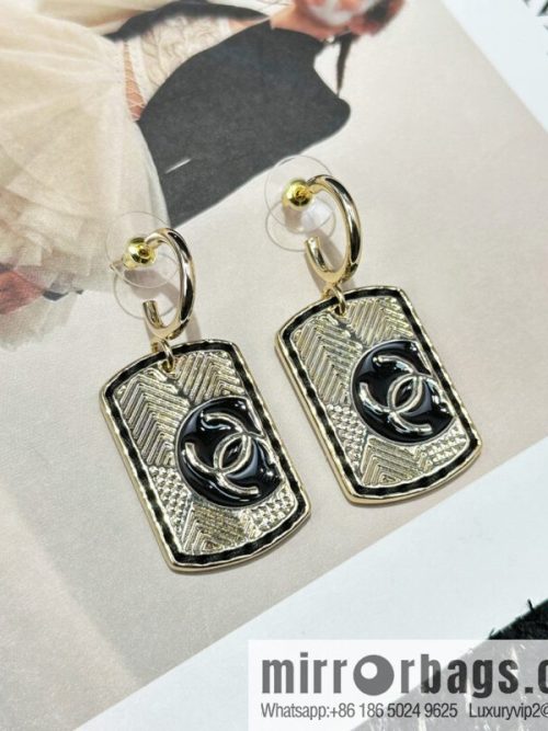 ☀️New ☑️ Chanel C2 double c square brand stud earrings ☀️