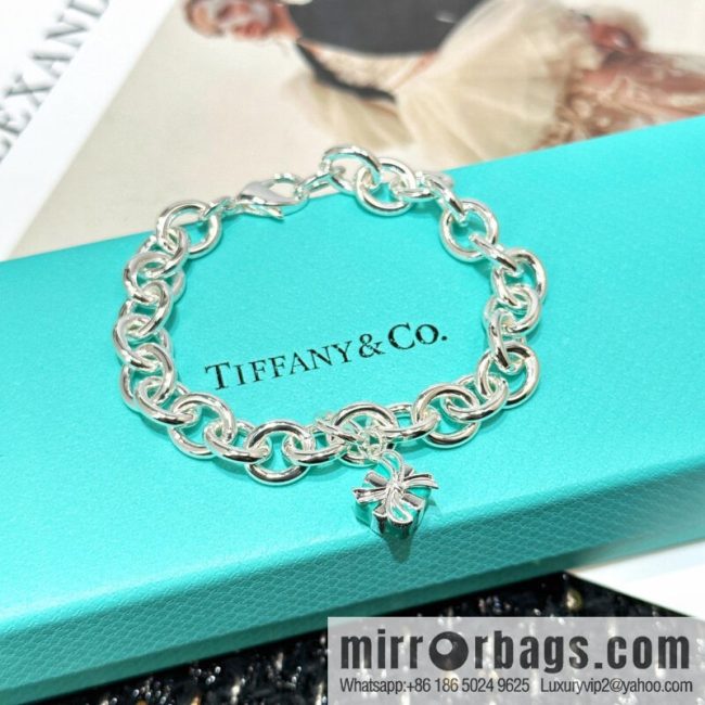 ☀Tiffany & Co. Tiffany LOVE Collection Blue Gift Box Bracelet