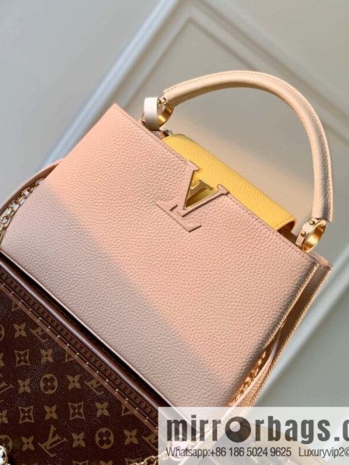 [Exclusive real shot M22375 apricot bag, medium size] This Capucines medium size handbag