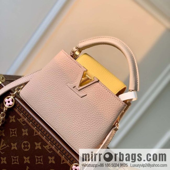 [Exclusive real shot M22375 apricot bag mini] This Capucines mini handbag