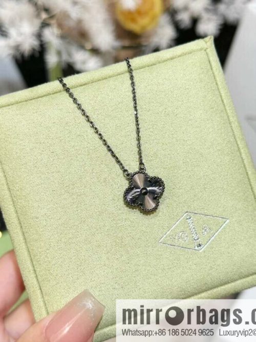 ☀️Van Cleef & Arpels Laser Gun Black Clover Necklace ☀