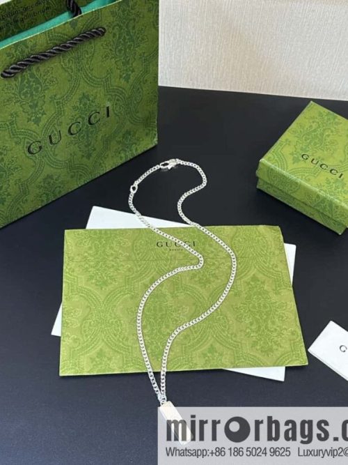 ☀New Gucci Gucci strip necklace ☀