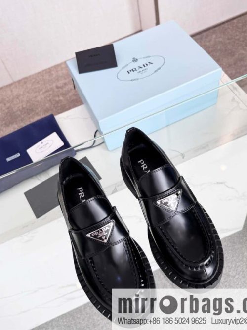 🐰🐰PRADA ² ² ² 3 Prada spring and summer new products Qiao Xin, Cheng Xiao, Liu Lingzi same round head triangular buckle (Mary Jane single shoes) loafers