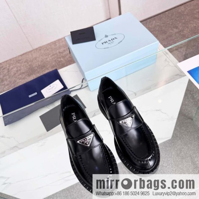 🐰🐰PRADA ² ² ² 3 Prada spring and summer new products Qiao Xin, Cheng Xiao, Liu Lingzi same round head triangular buckle (Mary Jane single shoes) loafers