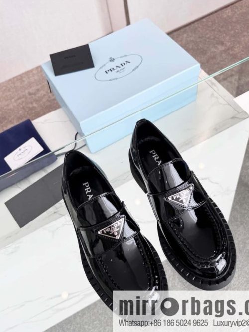 🐰🐰PRADA ² ² ² 3 Prada spring and summer new products Qiao Xin, Cheng Xiao, Liu Lingzi same round head triangular buckle (Mary Jane single shoes) loafers