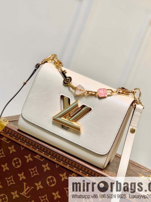 [Twist small chain bag] M50332
