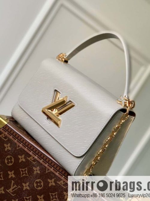 M21026 (50282) Fog White Grey This Twist Medium Handbag