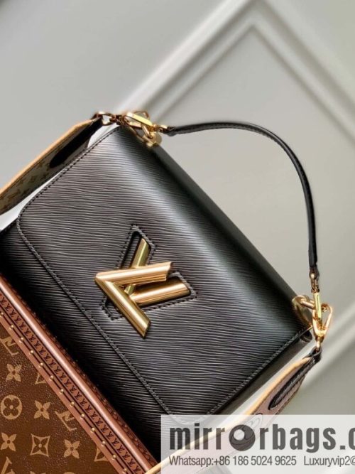 M22036 Twist medium handbag