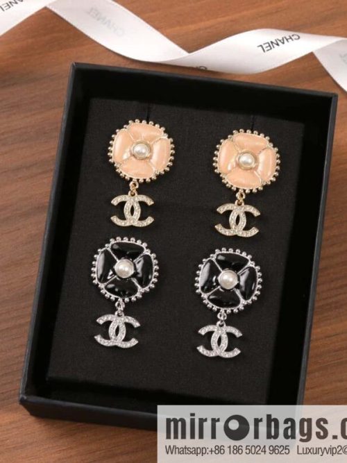 ☀️New ☑️ chanel c2 double c drop oil camellia stud earrings ☀️