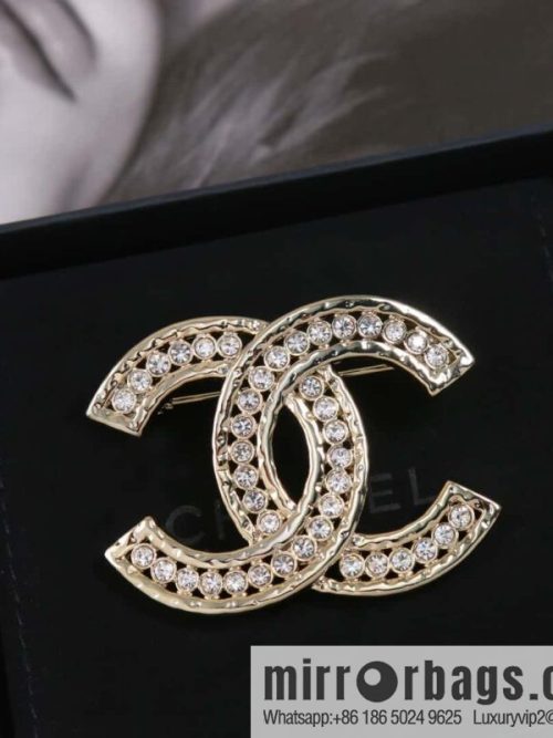 ☀️New ☑️ Chanel Double C White Diamond Brooch ☀️