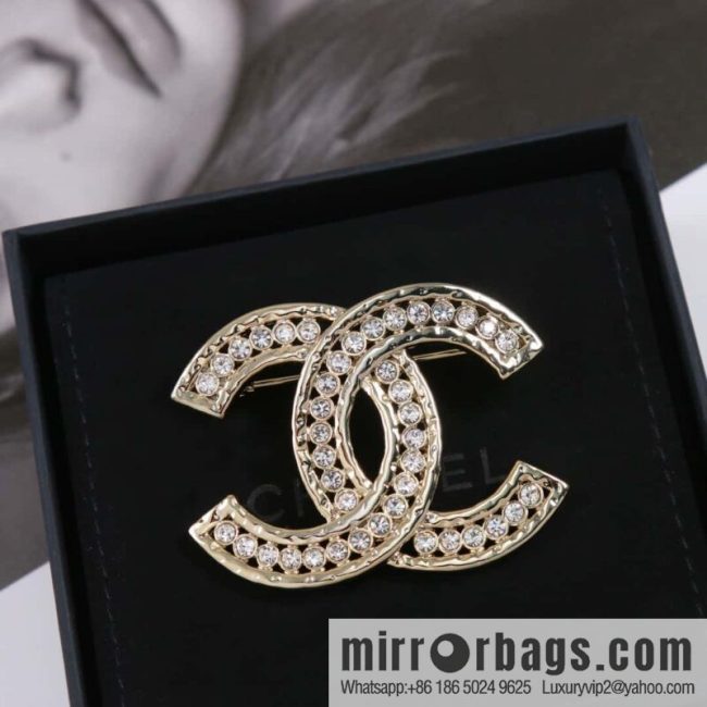 ☀️New ☑️ Chanel Double C White Diamond Brooch ☀️