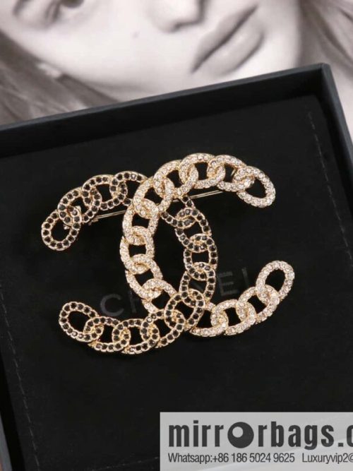 ☀️New ☑️ Chanel Double C Hollow Full Diamond Brooch ☀️