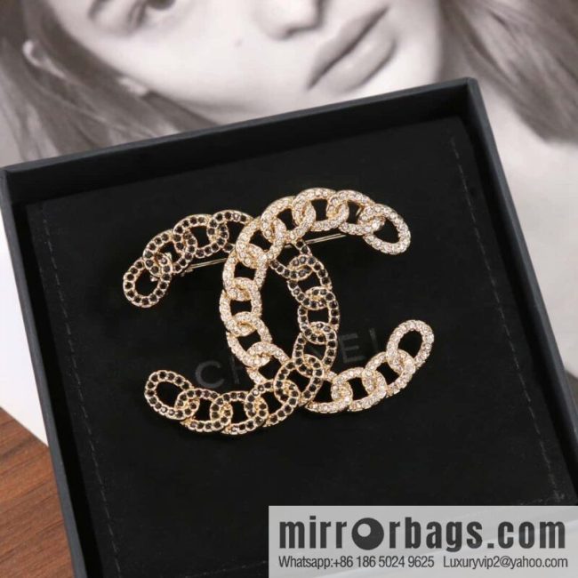 ☀️New ☑️ Chanel Double C Hollow Full Diamond Brooch ☀️