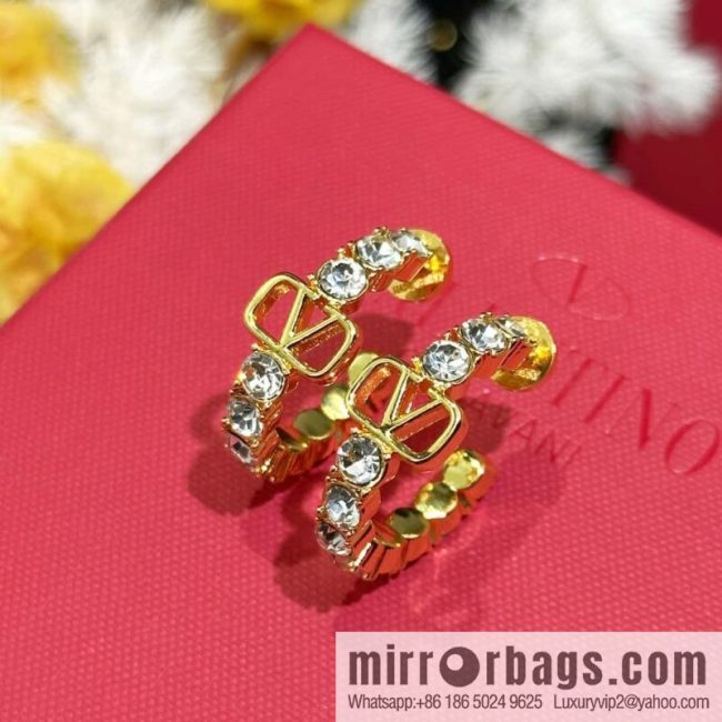 ❗️New ❗️ New ☑️ Valentino semi-round gold full diamond stud earrings
