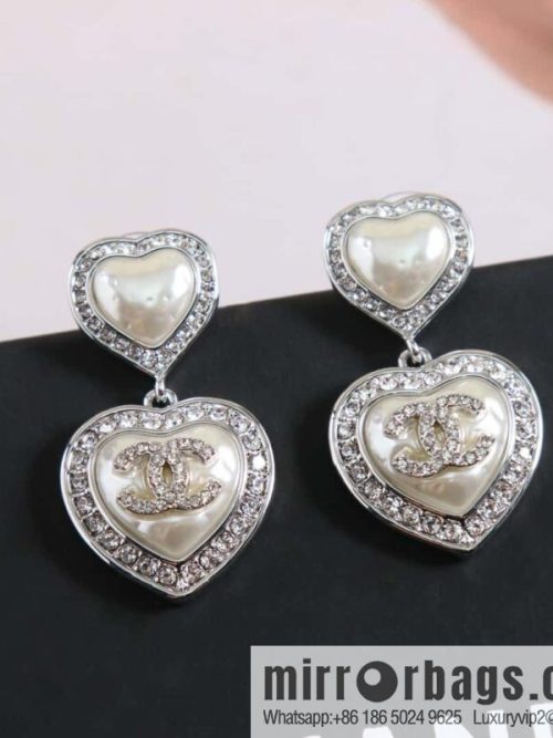 New ☑️ CHANEL Chanel c2 double c double peach heart love stud earrings