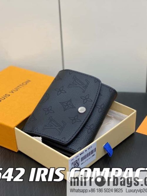 [Original single boutique] M62542 black full leather flip wallet series IRIS COMPACT wallet