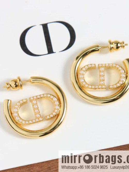 New ☑️ DIOR CD pearl stud earrings