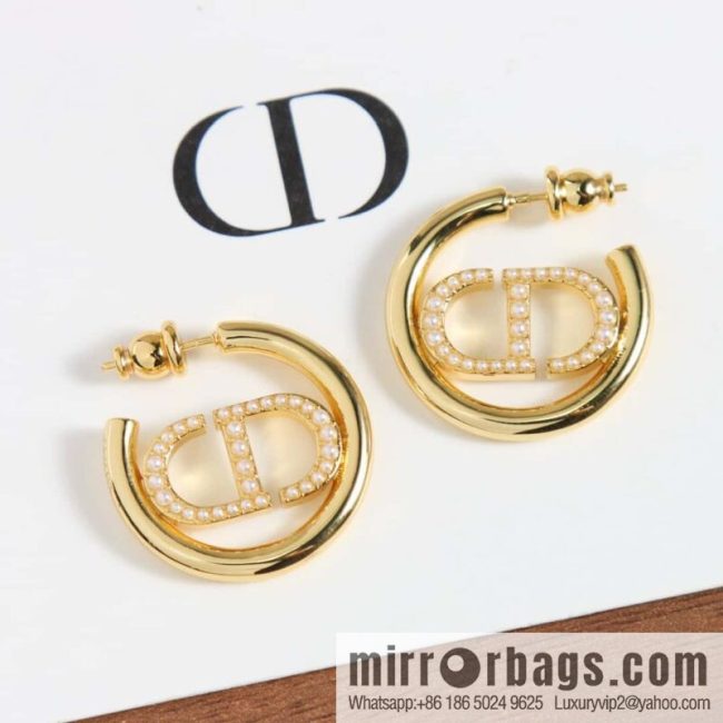 New ☑️ DIOR CD pearl stud earrings
