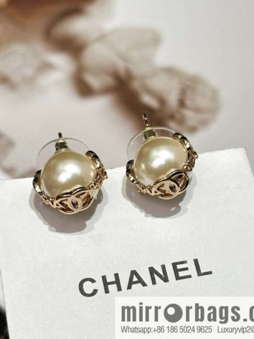 ☀️New ☑️ Chanel double C pearl stud earrings ☀️