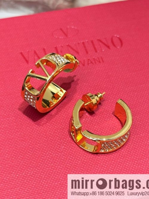 ❗️New ❗️ New ☑️ Valentino gold full diamond stud earrings