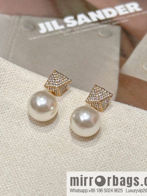 ❗️New ❗️ New ☑️ VALENTINO full diamond pearl stud earrings