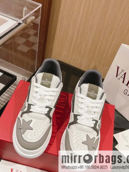 🐰🐰Valentino Valentino 2023 early autumn new star shoes Wang Hedi Ren Jialun star the same style