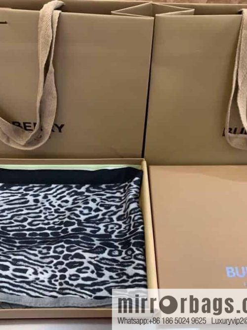 Burberry Burberry Exclusive Logo Pattern Velvet Scarf