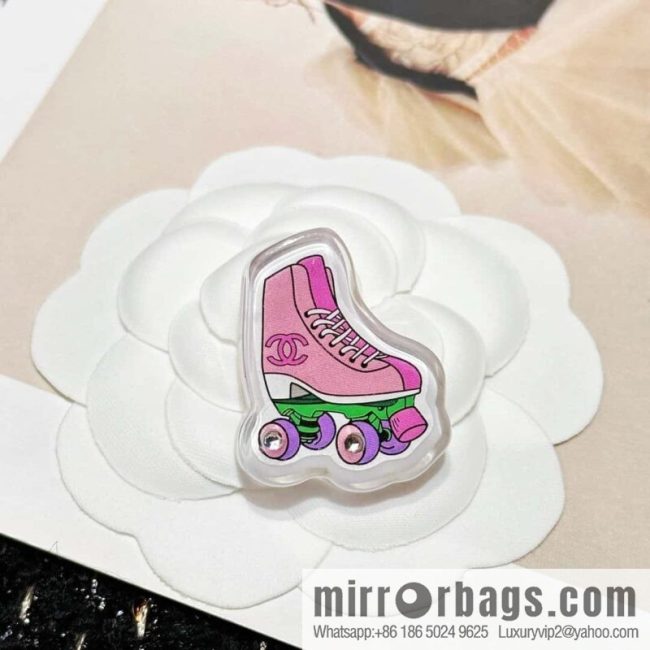 ☀️New ☑️ Chanel skate brooch ☀️