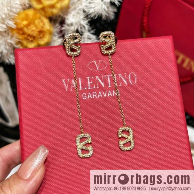❗️New ❗️ New ☑️ Valentino gold full diamond stud earrings